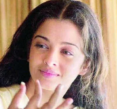 Top 15 Aishwarya Rai Bachchan Without Makeup Pictures (Shocking!)