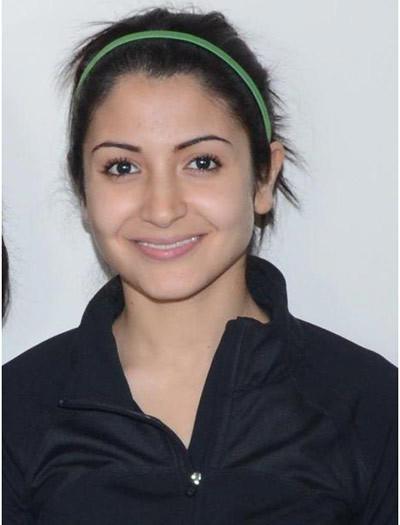 10 Pictures of Anushka Sharma Without Makeup  