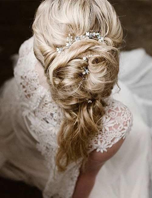 22 Best Hairstyles For Brides With Round Faces 22 Best Hairstyles For Brides With Round Faces