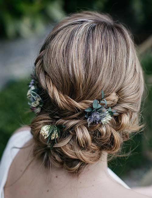 22 Best Hairstyles For Brides With Round Faces 22 Best Hairstyles For Brides With Round Faces