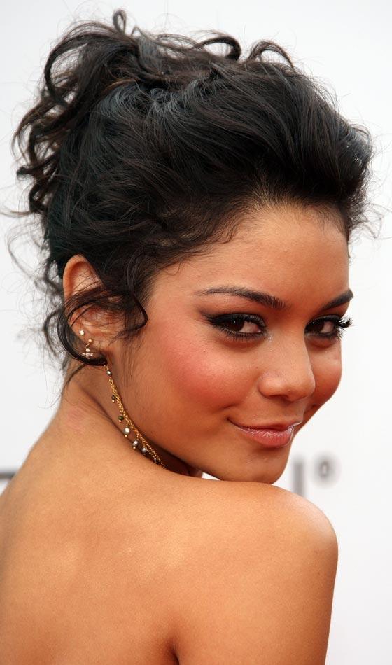 20 Incredibly Stunning DIY Updos For Curly Hair 20 Incredibly Stunning DIY Updos For Curly Hair