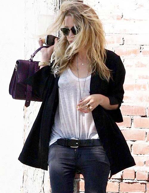 Classic Style: Black Jeans, Chunky Beige Open Cardigan OOTD