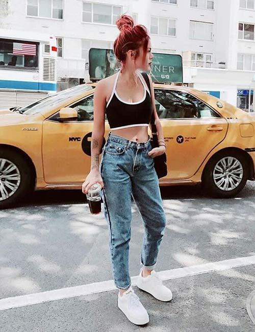 13 Flattering Mom Jeans Outfits and How to Wear Them