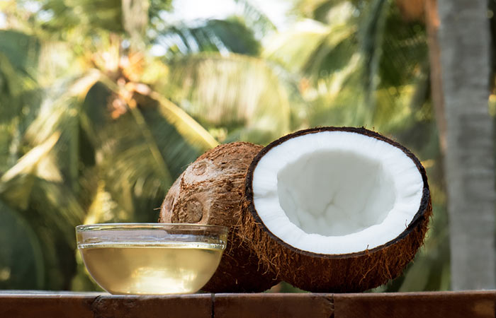 2. Coconut Oil And Onion Juice For Hair Growth