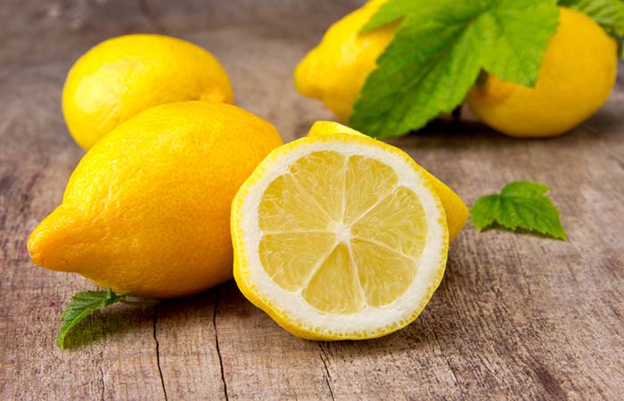9. Lemon And Onion Juice For Hair Growth