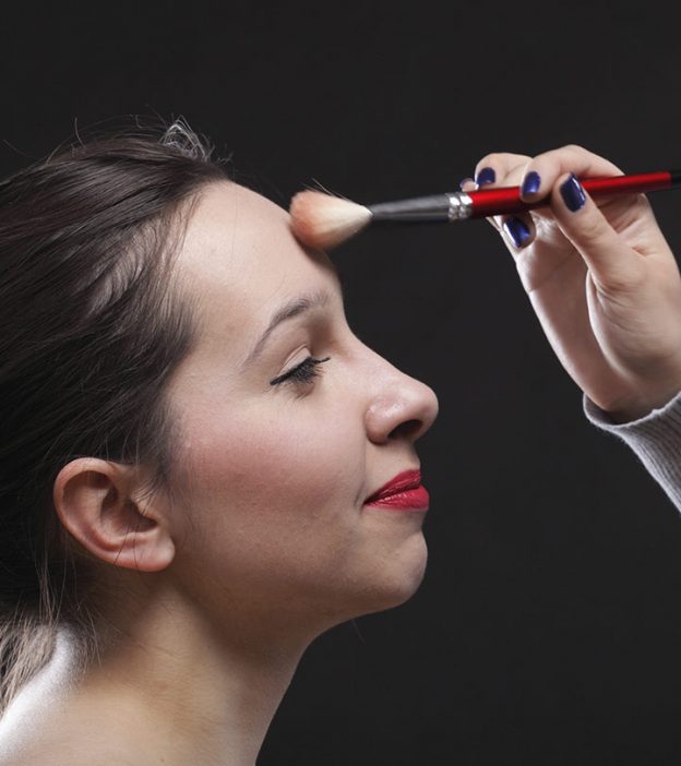 8 Useful Makeup Tips To Make Your Forehead Appear Smaller