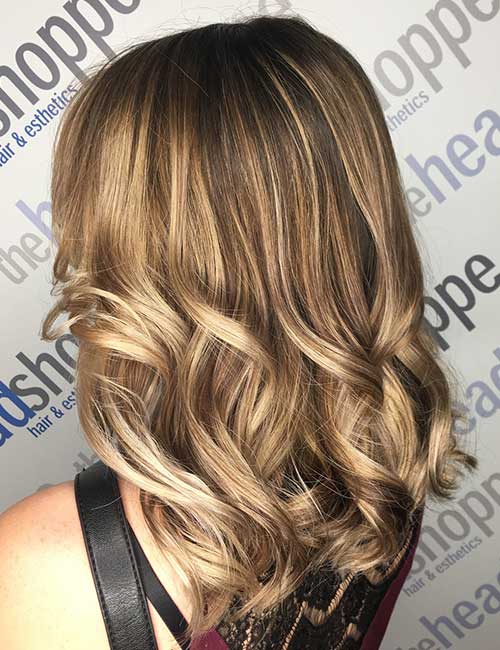 Light Brown Medium Hairdo With Side Bangs And Blonde Highlights