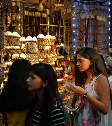 12 Best Fashion Street Shopping Places In Mumbai