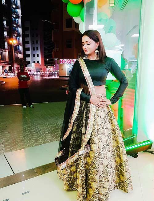 Plain choli deals design