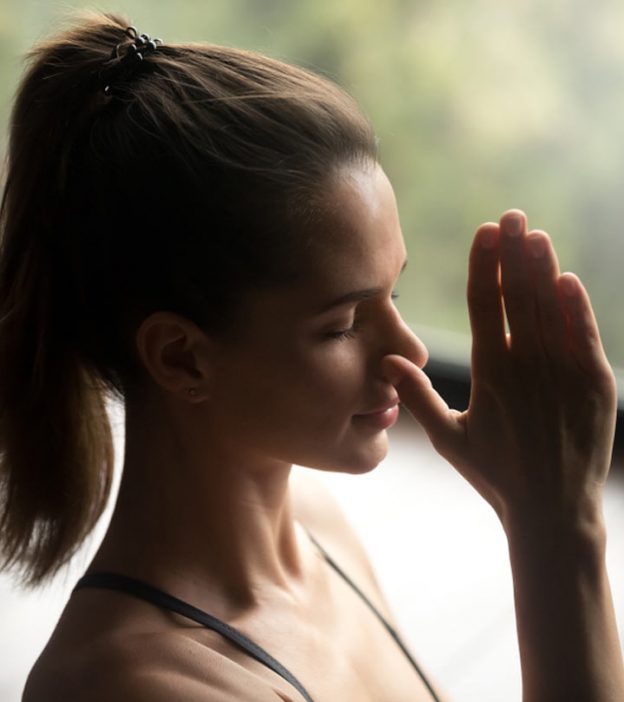 नाक को शेप में लाने के लिए 7 व्यायाम – Exercises To Keep Your Nose In Shape in Hindi