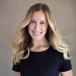 Lauren Smith, Medical Reviewer at StyleCraze