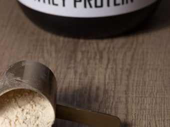 व्हे प्रोटीन (प्रोटीन पाउडर) के फायदे, उपयोग और नुकसान –  Whey Protein Benefits, Uses and Side Effects in Hindi