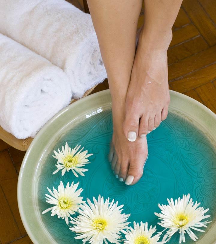 What Is a Vinegar Foot Soak (and How Can You Do One at Home)?