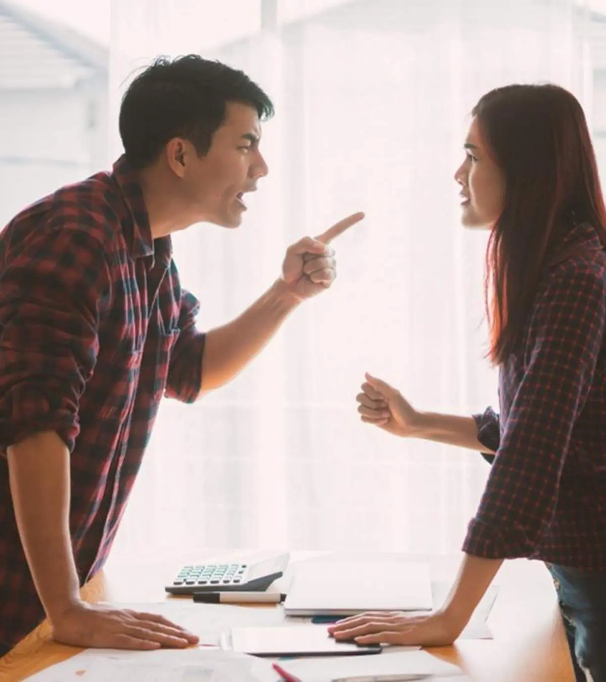 14 Signs Your Partner Is Controlling You & How To Deal With It