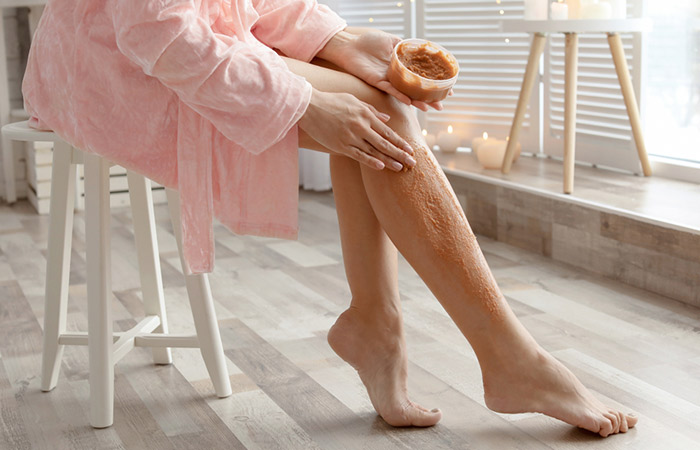 Dark Spots On Legs: Causes, DIY Home Remedies, & Treatment