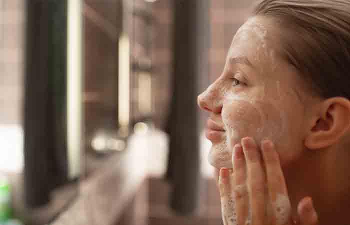 Slugging In Skin Care: A Complete Guide To Skin Hydration