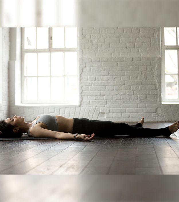क्या जमीन पर सोना सेहत के लिए फायदेमंद है? – Benefits of Sleeping on the Floor in Hindi
