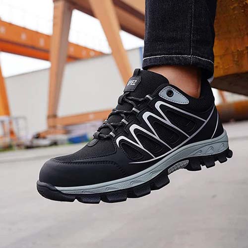 11 Best Comfortable Steel Toe Shoes For Women To Walk Safely