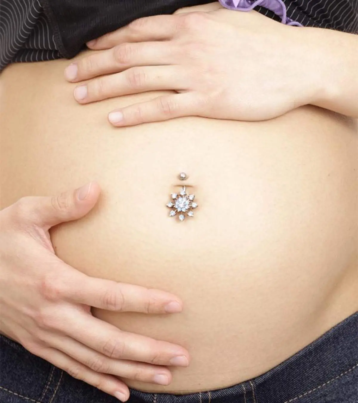 Navel piercing during pregnancy deals