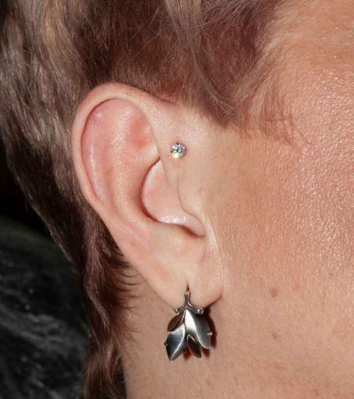 Woman with a forward helix piercing